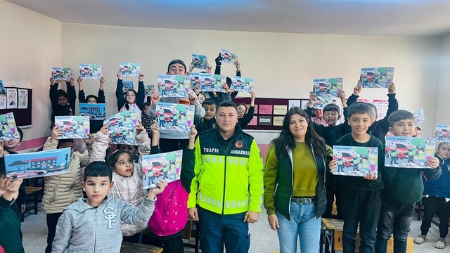 Pozantı'da ilkokul öğrencilerine trafik eğitimi