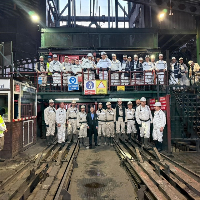 Çalışma ve Sosyal Güvenlik Bakan Yardımcıları Zonguldak'ta
Dünya Madenciler...