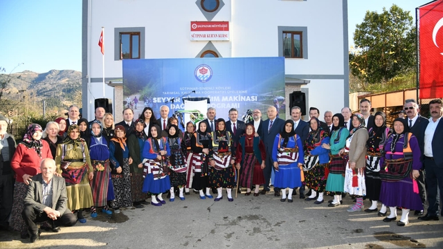 Trabzon'da 40 çiftçiye süt sağım makinesi verildi