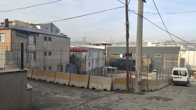 Kocaeli'de yangın çıkan fabrikanın bulunduğu sokak trafiğe açıldı