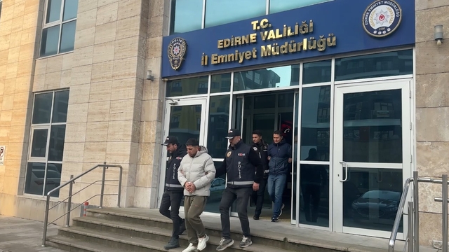 Edirne Kapıkule'de tarihi eser operasyonu: Büyük İskender portreli sikkelerle kaçarken yakalandılar