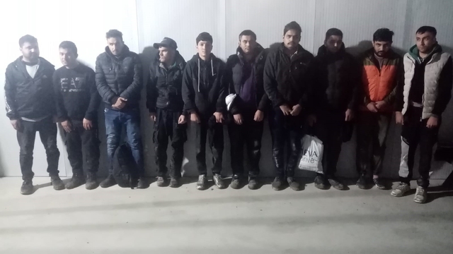 Edirne'de 20 kaçak göçmen sınırda yakalandı