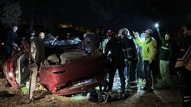 Karabük'te otomobil, refüjdeki ağaca çarpıp ters döndü: 1 ölü