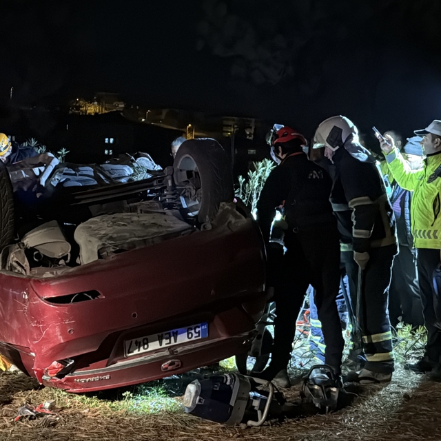Karabük'te otomobil, refüjdeki ağaca çarpıp ters döndü: 1 ölü