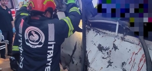 Yoldan çıkan sürücü seyir halindeki tıra çarptı