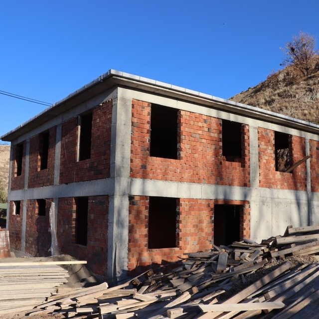 İş insanından memleketine gasilhane ve taziye evi desteği