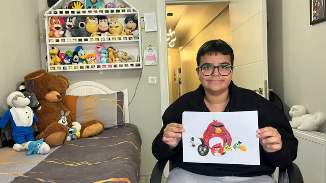 Özel gereksinimli Atakan'ın hafızası, karikatür yeteneğiyle birleşti