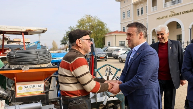 Vali Sözer Pazaryeri Küçük Sanayi Sitesi'nde esnafla buluştu