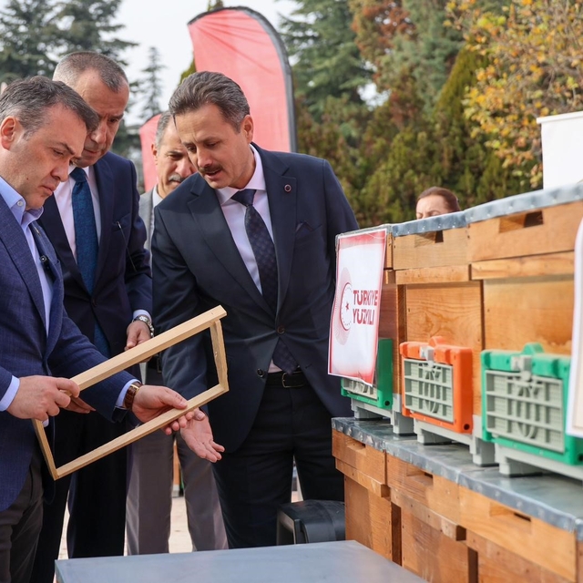 Bilecik'te bu yıl 126 bin 524 kilogram bal üretildi
Normal yıllarda ortalam...