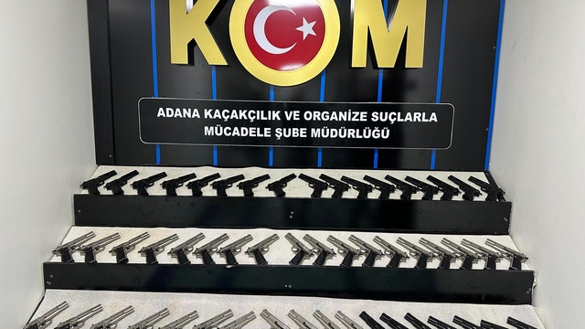 Adana'da ruhsatsız 53 tabanca ele geçirildi, 2 zanlı tutuklandı