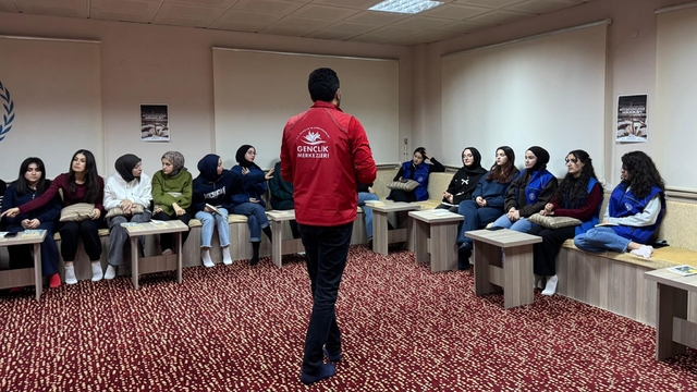 Bayburt'ta gençler bağımlılığa karşı bilgilendirildi