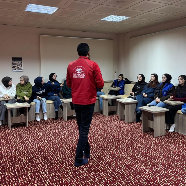 Bayburt'ta gençler bağımlılığa karşı bilgilendirildi