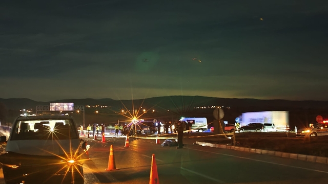 Minibüs ile motosiklet çarpıştı; 1 ölü, 1 yaralı