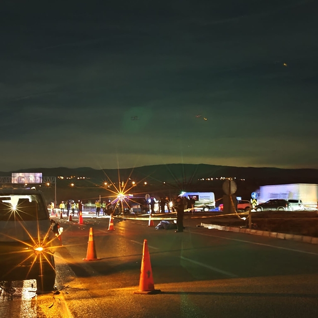 Minibüs ile motosiklet çarpıştı; 1 ölü, 1 yaralı