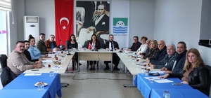 Foça Meclisi'nde gerginlik: CHP'li meclis üyesinden Başkan Fıçı'ya 'satış'...