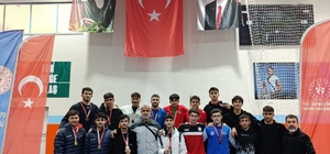 Mudanya Anadolu İmam Hatip Lisesi, güreşte zirveye oturdu