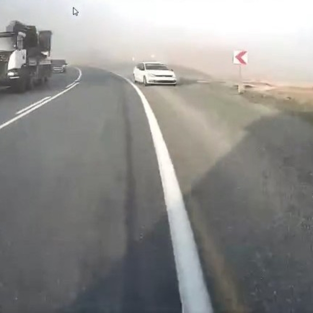 Elazığ'da otomobilin hatalı sollaması kazaya davetiye çıkardı