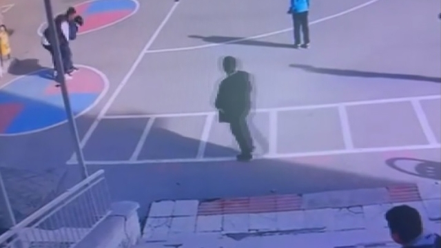 Nefes borusuna mandalina kaçan öğrenciyi Heimlich manevrasıyla kurtardı