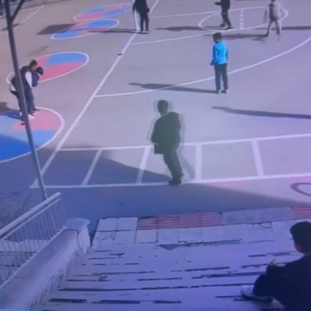 Nefes borusuna mandalina kaçan öğrenciyi Heimlich manevrasıyla kurtardı