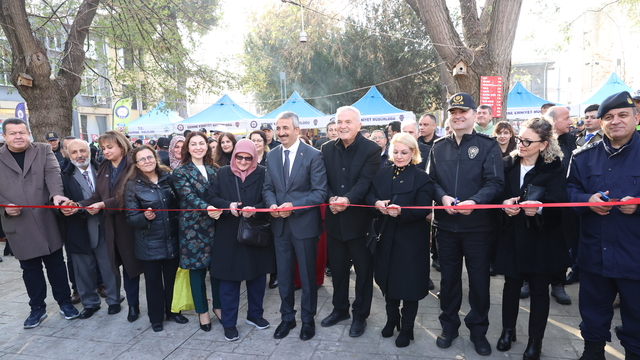 Edirne'de Polis Eşleri Derneğince kermes düzenlendi