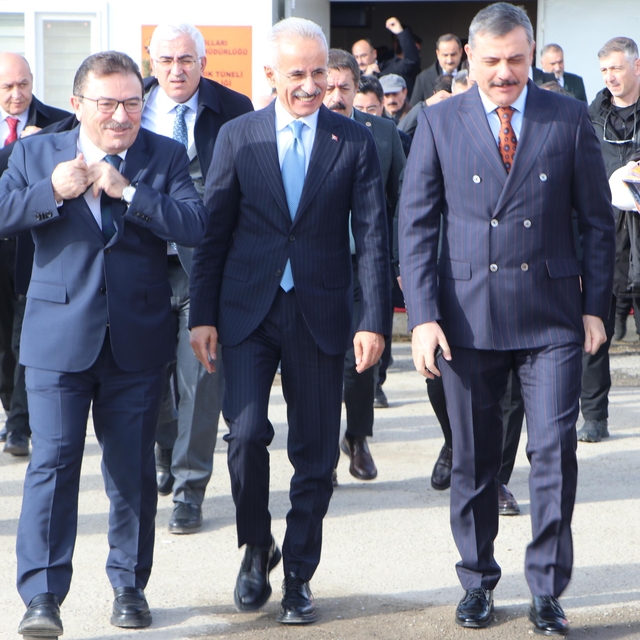 Bakan Uraloğlu: Kırık Tüneli, dağların kalbine mühendislik imzası atan bir...