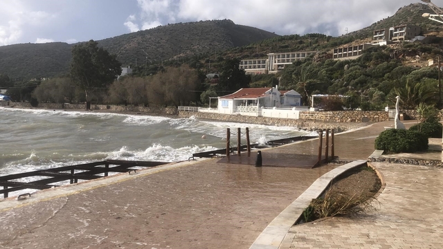 Datça'da sağanak yağış ve fırtına kurumlar teyakkuza geçirdi