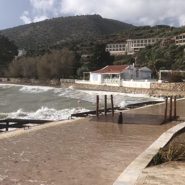 Datça'da sağanak yağış ve fırtına kurumlar teyakkuza geçirdi