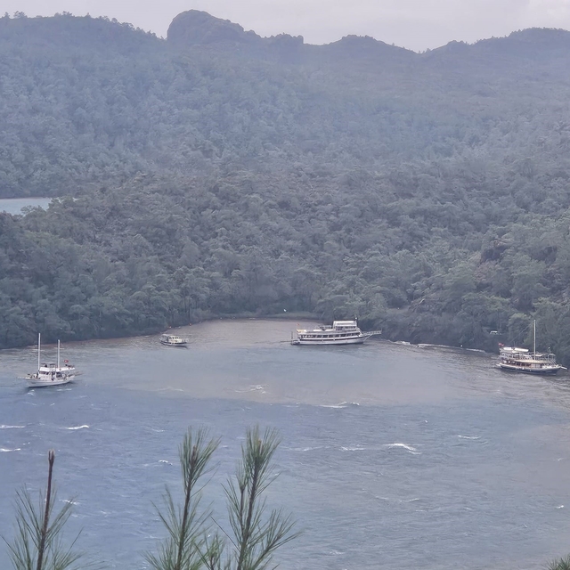 Marmaris'te 3 tekne karaya oturdu