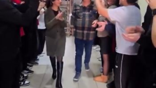 Emekli olan 38 yıllık öğretmene duygusal veda