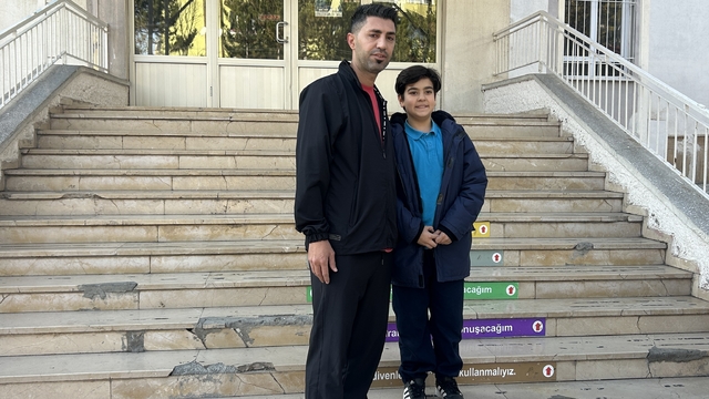 Nefes borusuna mandalina kaçan öğrenciyi Heimlich manevrasıyla kurtardı (2)