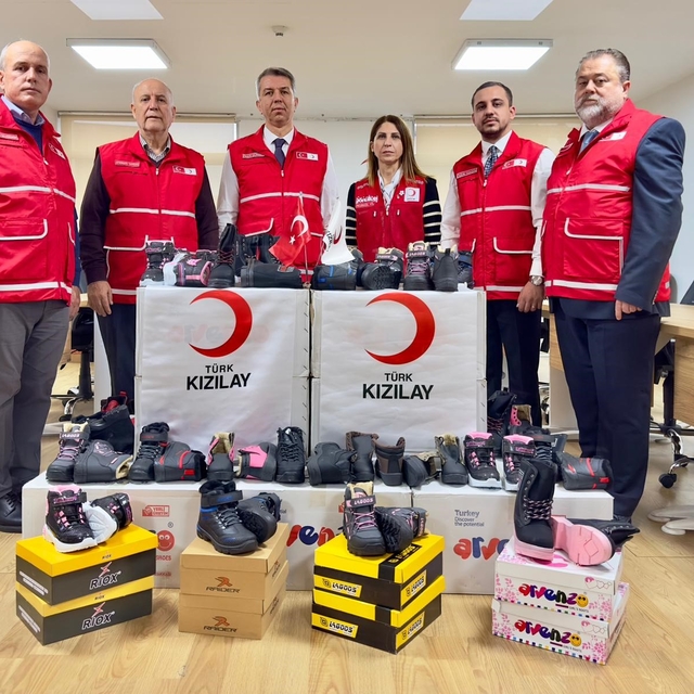 Türk Kızılay Manisa'dan kışlık ayakkabı kampanyası