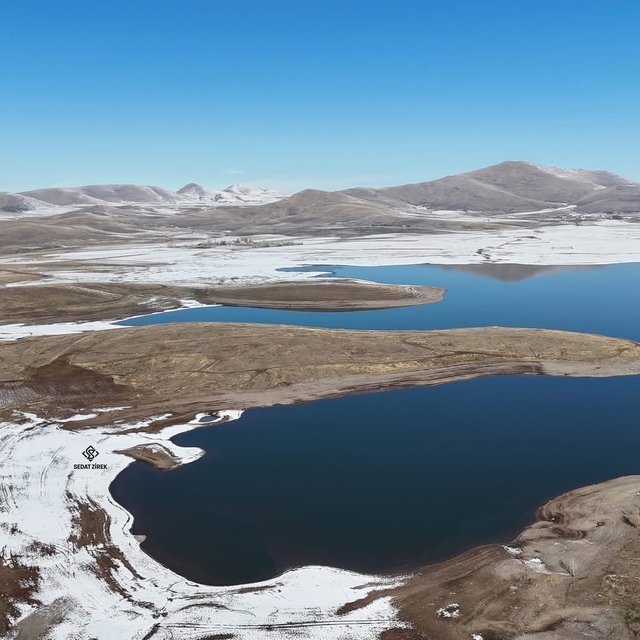 Patnos barajında kış güzelliği; Mavi ve beyazın buluşması