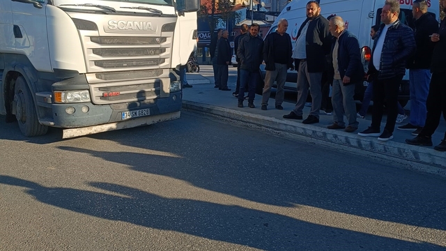 Alaplı'da karşı yola geçmeye çalışan çocuğa tır çarptı: 1 yaralı