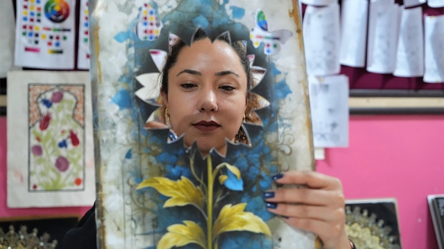 Muş'ta kadınlar kâğıt rölyef kursuyla aile bütçesine katkı sağlıyor