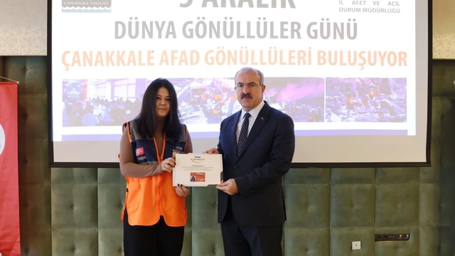 Çanakkale'de AFAD gönüllülerine kimlik kartları teslim edildi