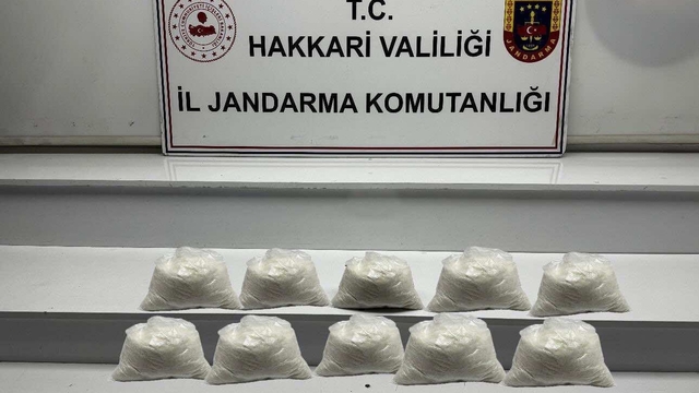 Hakkari'de 9 kilo metamfetamin ele geçirildi