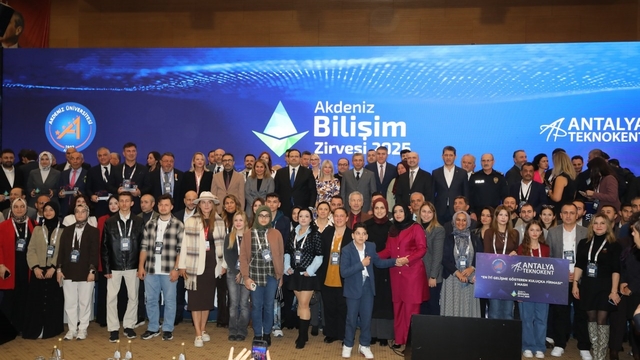 9. Akdeniz Bilişim Zirvesi başladı, geleceğin teknolojisi Antalya'da masaya yatırılıyor