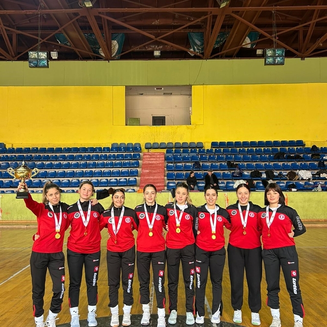 Ege Yıldızları Hokey takımı Tiflis Kupası'nı Muğla'ya getirdi