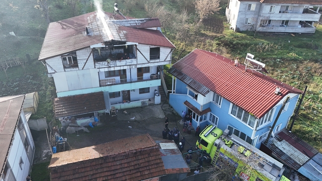 Gölyaka'da evin çatı katında çıkan yangın söndürüldü