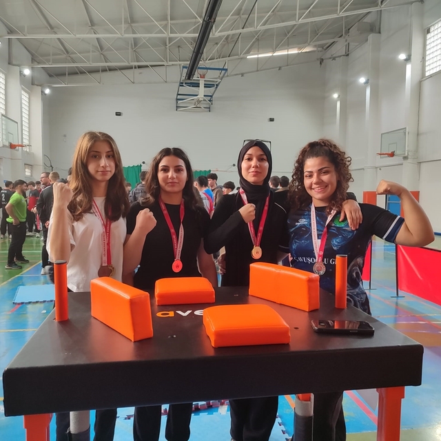 Salihlili imam hatipli kızların bileği bükülmedi