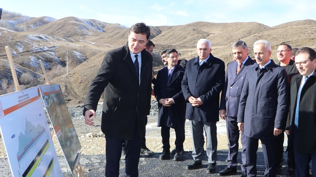 Bakan Uraloğlu: Kırık Tüneli, dağların kalbine mühendislik imzası atan bir eser niteliği taşıyor (2)