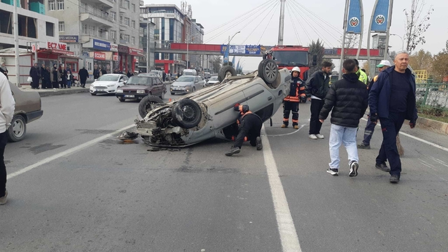 Malatya'da otomobiller çarpıştı: 3 yaralı