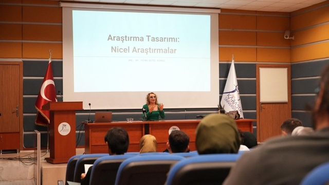 KBÜ'de tez yazım seminerlerinde beşinci hafta tamamlandı