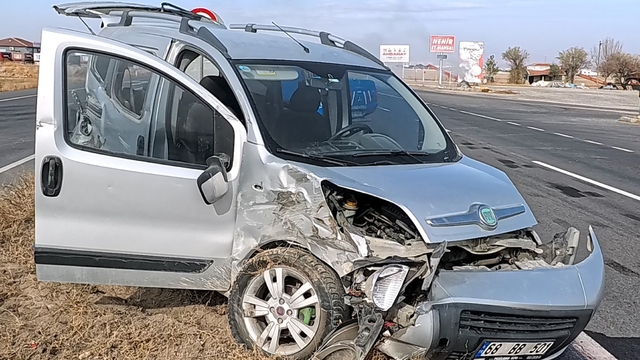 Hastaneden dönen karı koca kaza yapıp hastanelik oldu