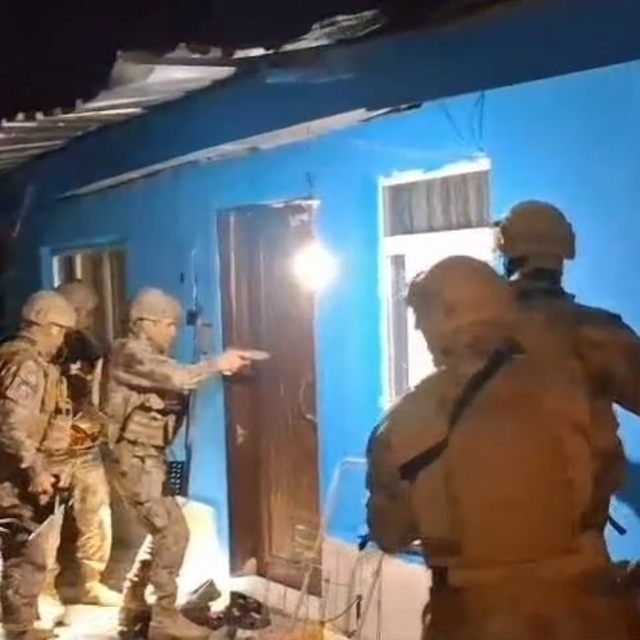 Polisten sokak satıcılarına operasyon: 13 şüpheli gözaltında