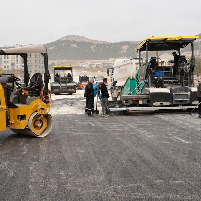 Okullar bölgesinde asfalt çalışmaları devam ediyor