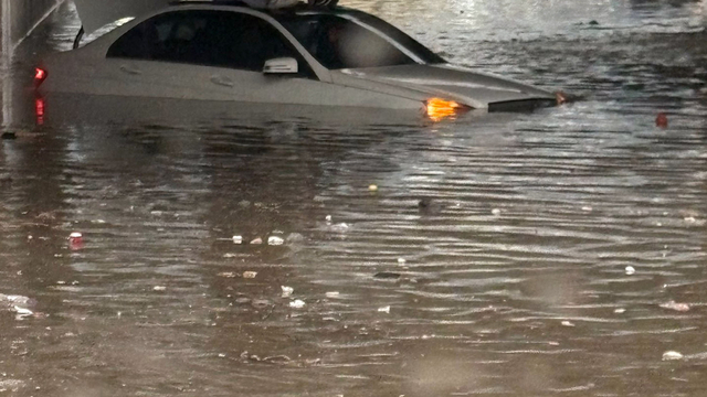 Antalya ve ilçelerinde sağanak etkili oldu