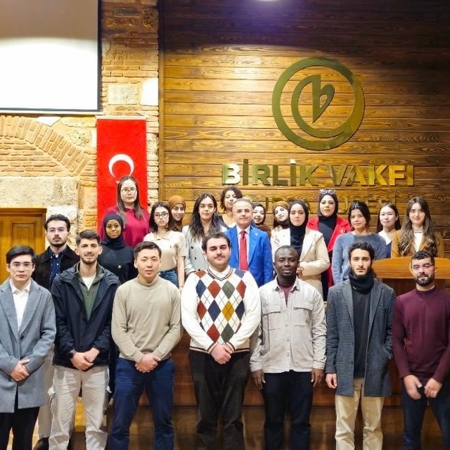 Bursa'da uluslararası öğrencilere "Medya İletişim ve Kamu Diplomasisi" söyl...