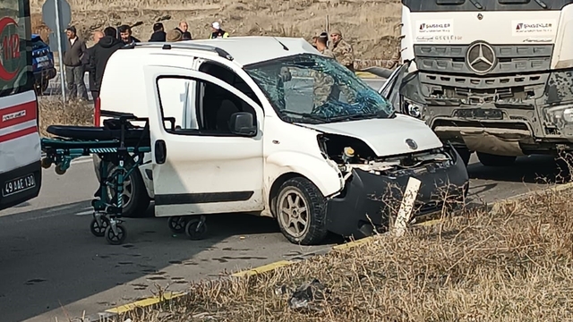 Muş'ta iki ayrı trafik kazası: 2 ölü, 4 yaralı