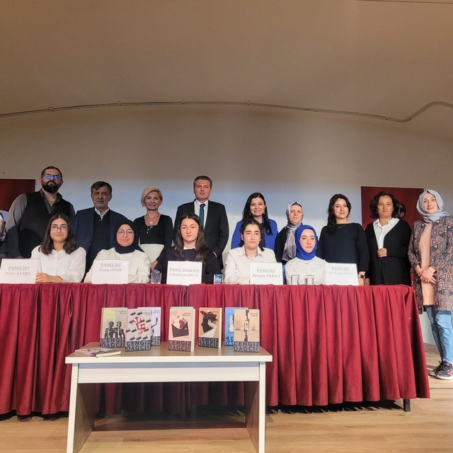 Eskişehir'de 'Cengiz Dağcı' paneli düzenlendi